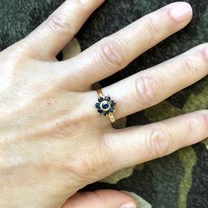 Small 14K solid Yellow Gold Sapphire Flower Ring